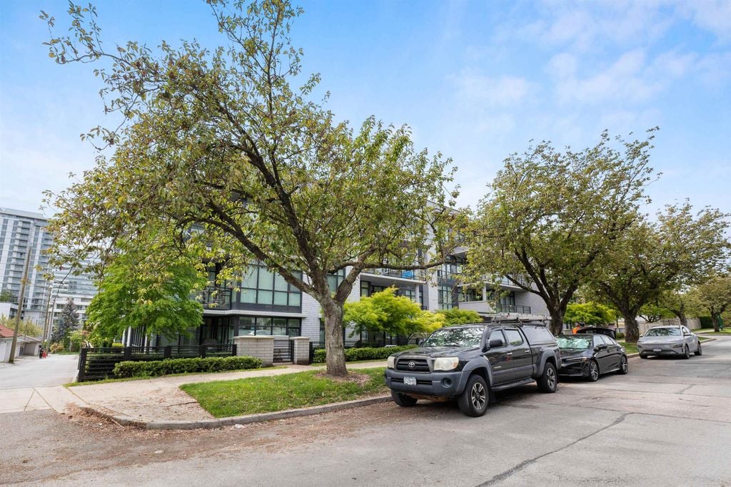 458 W 63rd Ave, #306