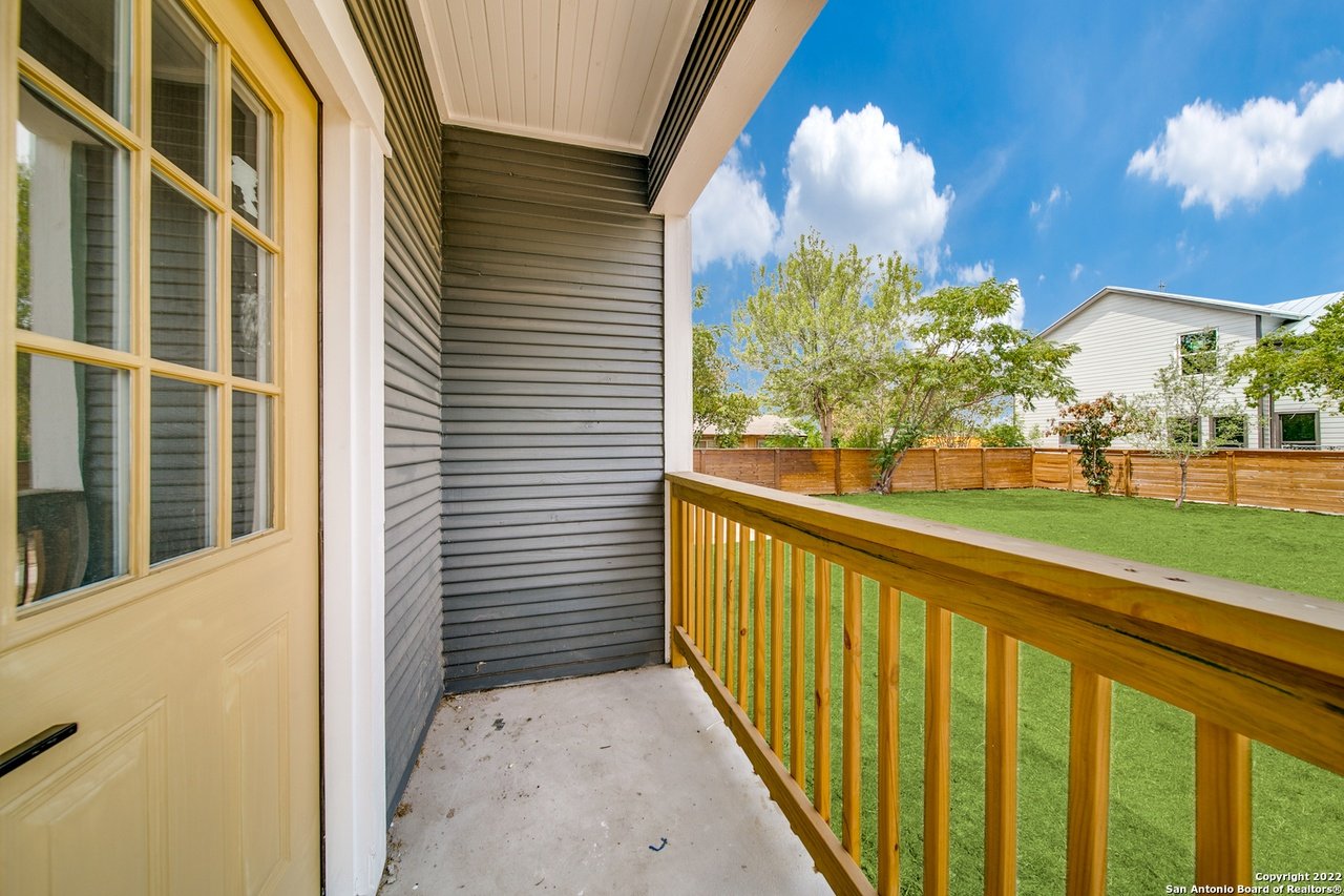 925 Burleson
