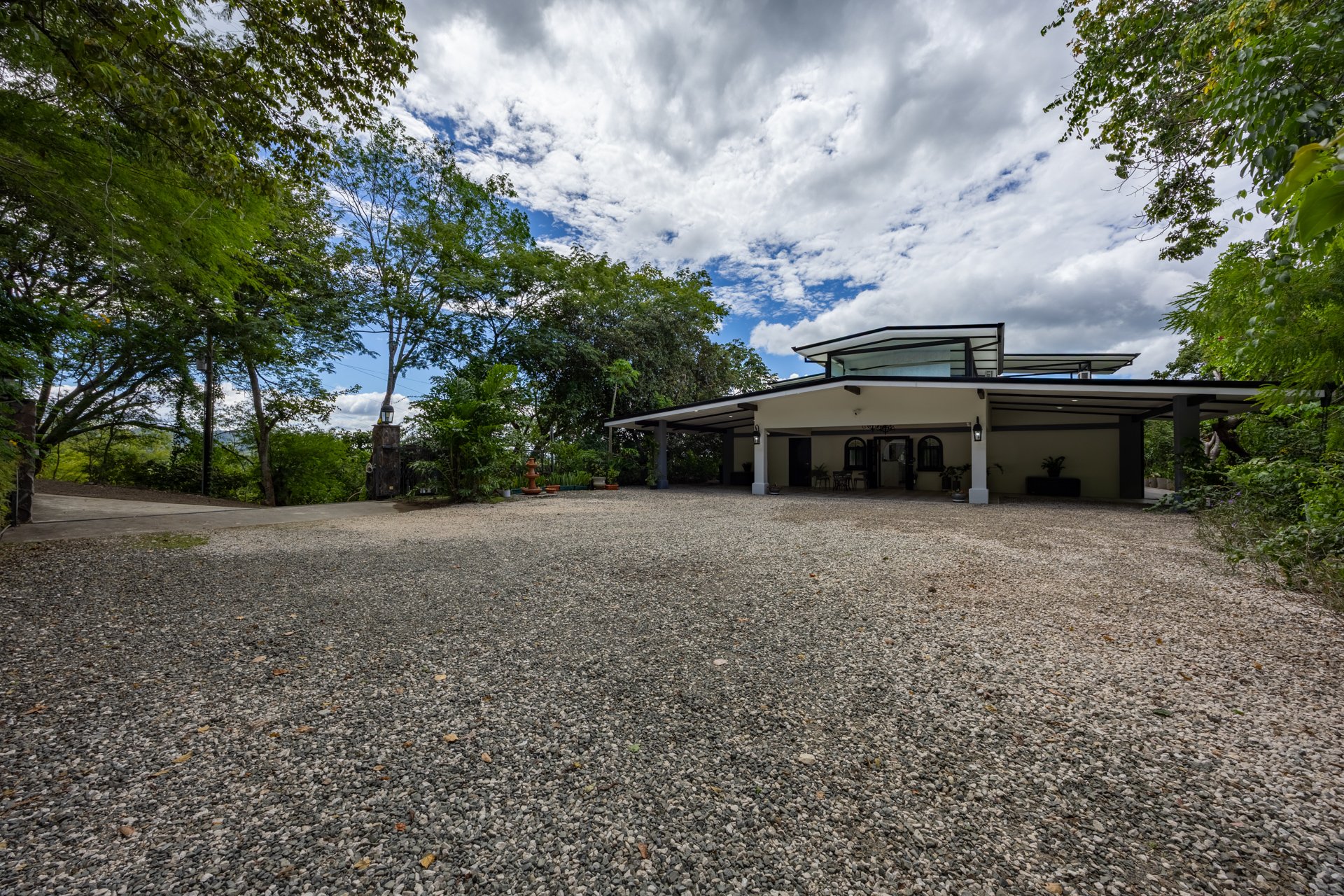 Casa Brillante & Casita Cinco Playas | Modern Home with Guest Casita, Pool & Mountain Views in Huacas