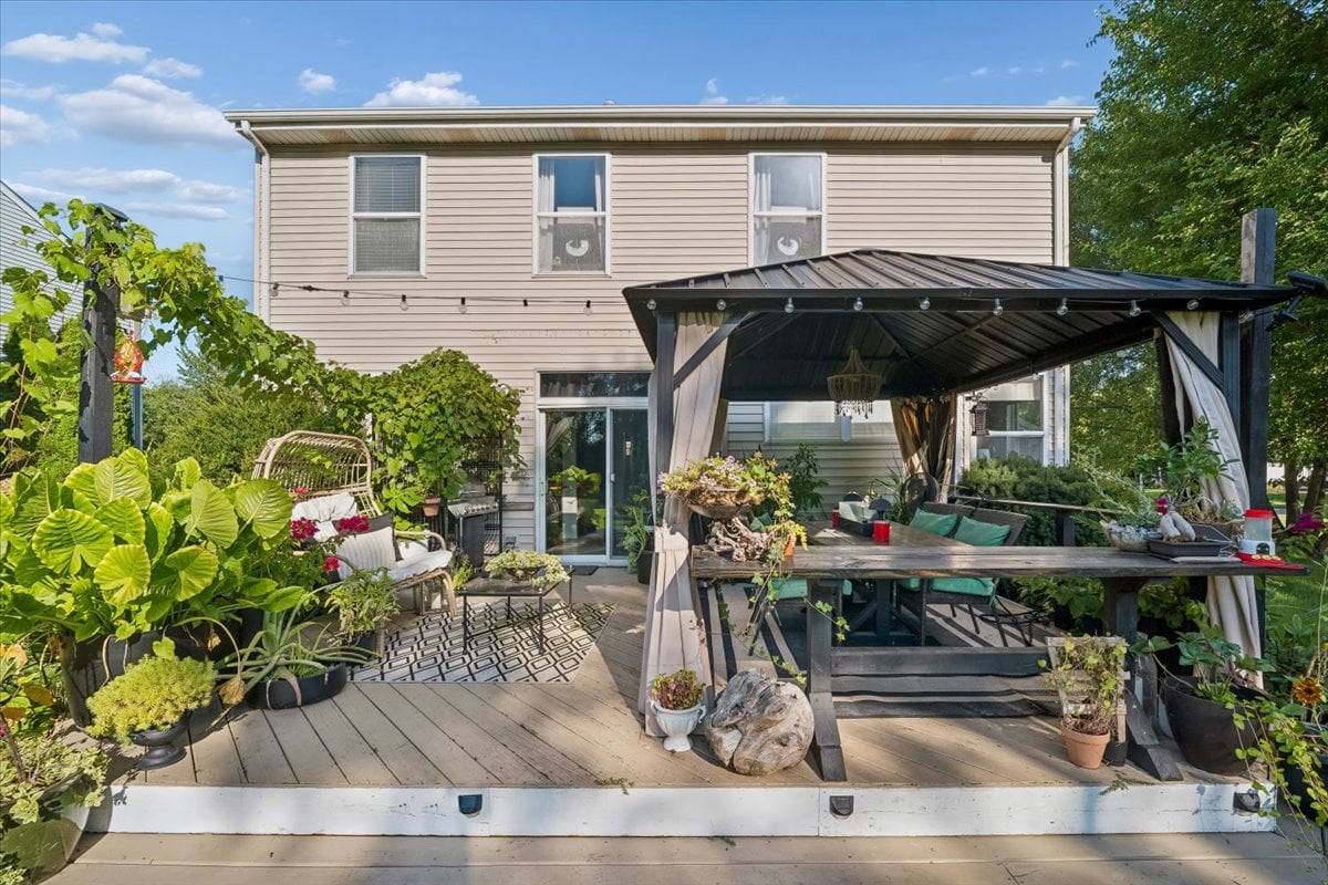 Stunning McHenry Oasis