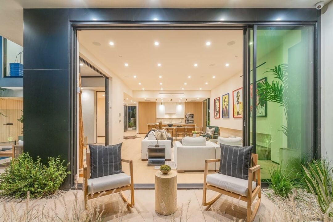 Windmere Crest, Dorrington Ave, 90048