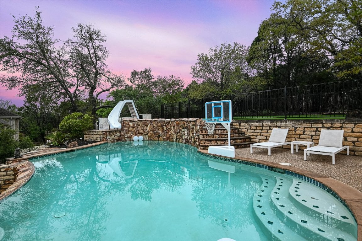 2112 Cliffs Edge Dr