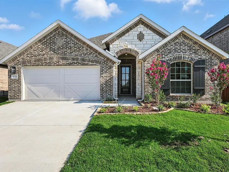 825 Alderwood Dr