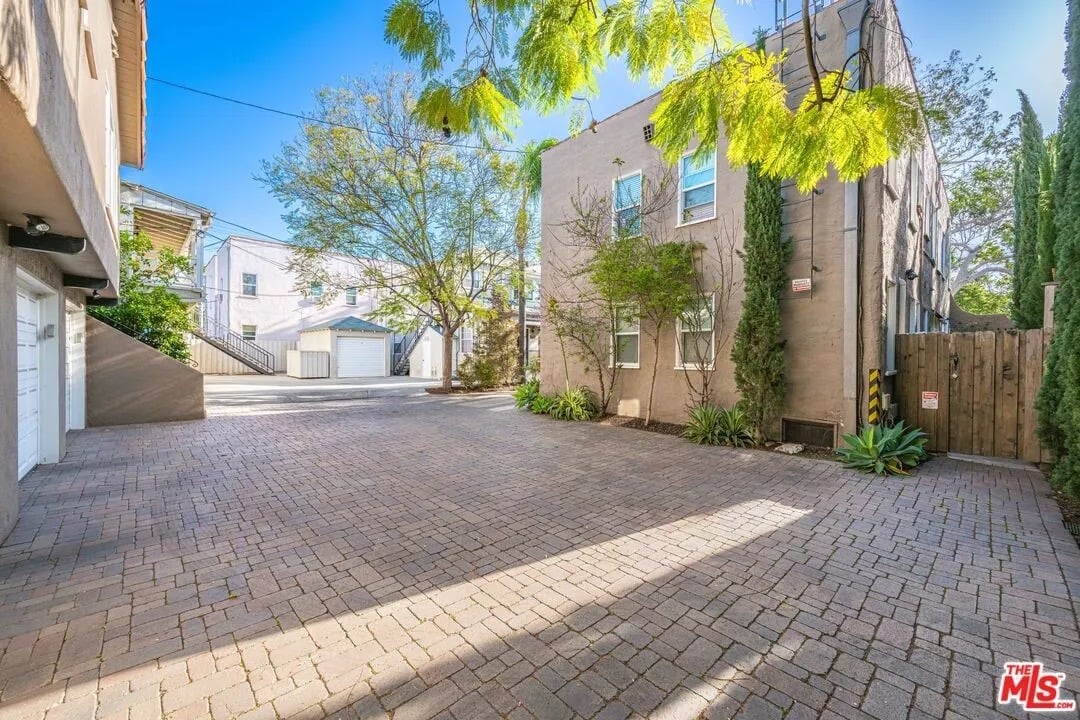 745 Hayworth Ave.