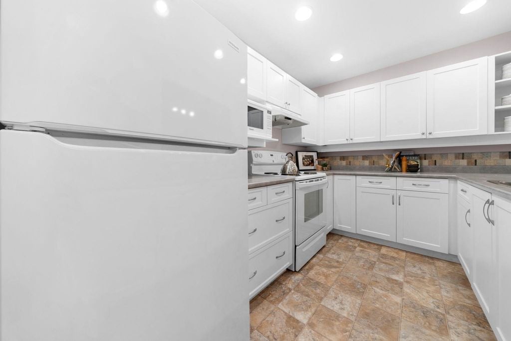2800 Chesterfield Ave, #406