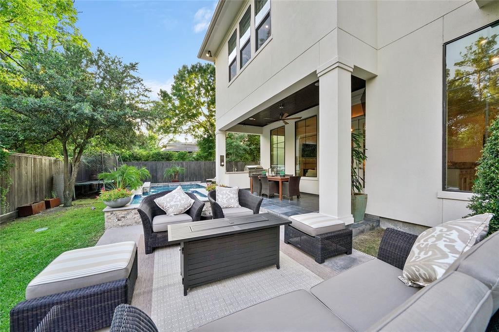 11313 Surrey Oaks Ln