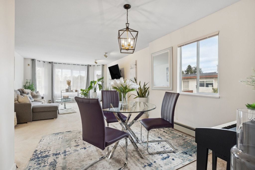 21 E King Edward Ave