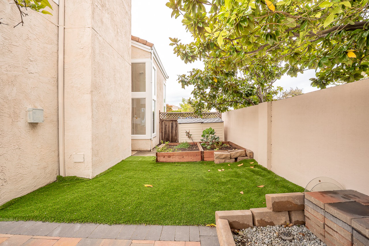 Meridien Court - Gated Community!
