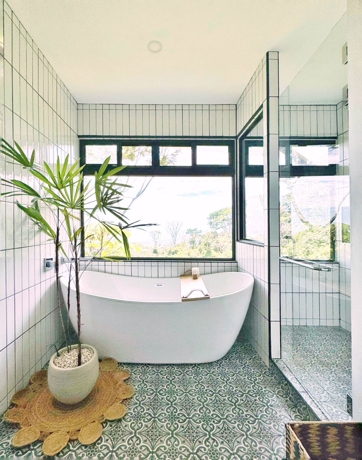 Whale’s Tail Paradise Vista – 3.7 Acre Oceanview Dream Home in Uvita