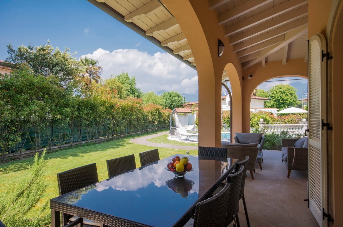 New Luxury Villa with Large Pool and Gardens in Forte dei Marmi