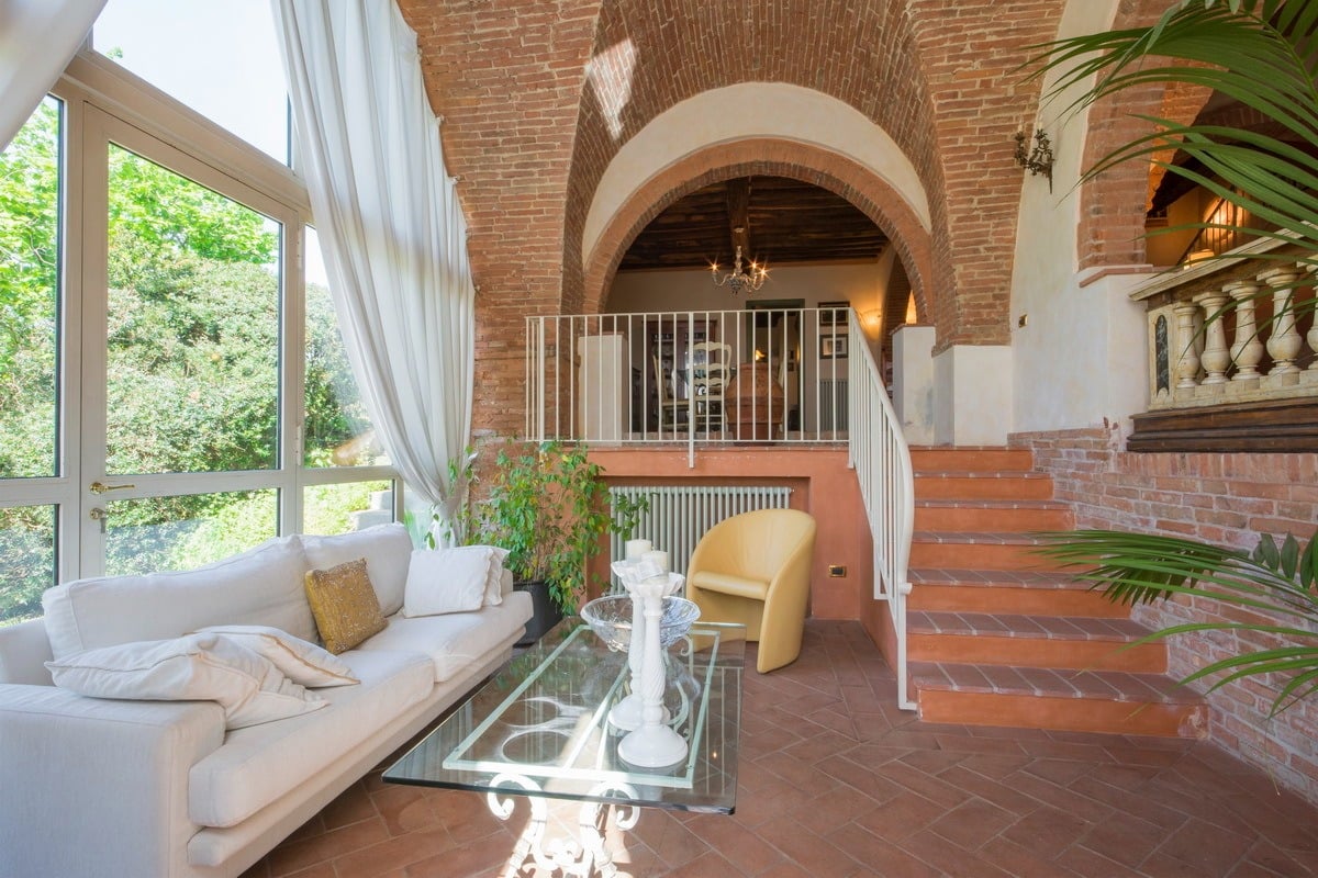 Villa In The Tuscan Hills