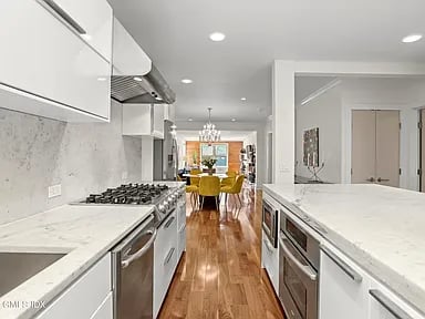 25 W Elm St APT 30