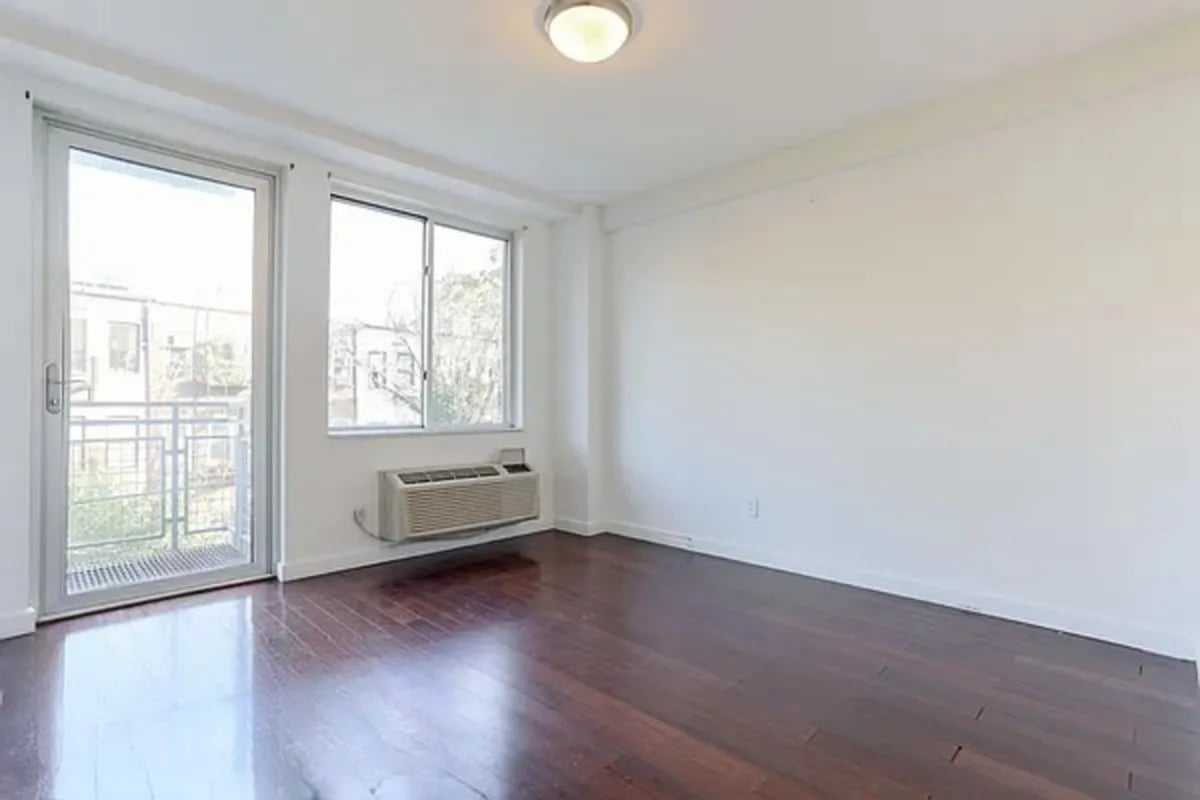 286 Stanhope Street #4C