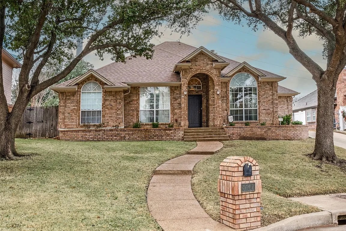3105 Phillip Dr