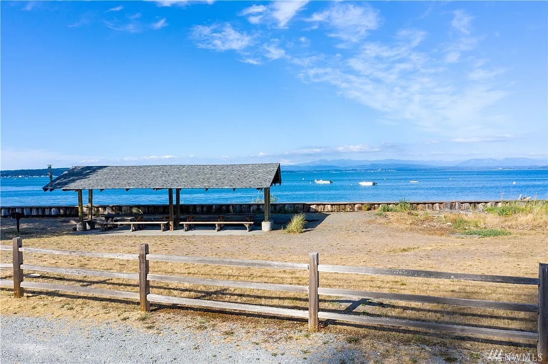 1389 SE Camano Dr