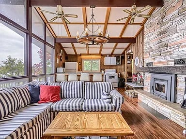 1668 Beaumont Dr