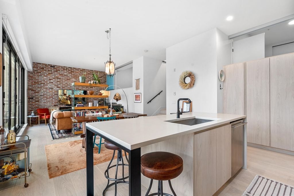 300 Salter St, #310