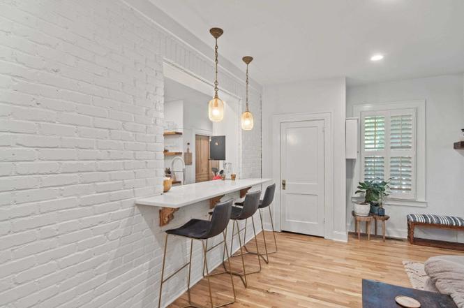 200 W Roanoke Park Dr