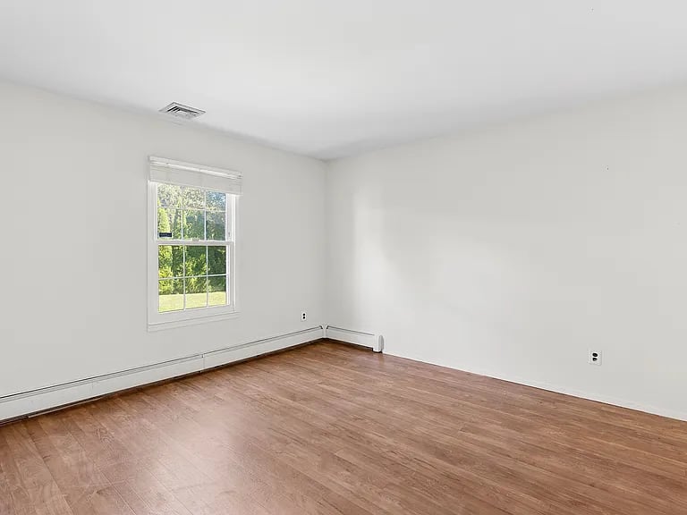 11 Juniper Ln