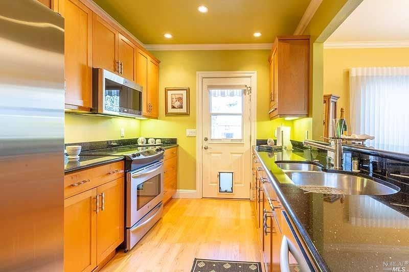 22 Creekside Ct