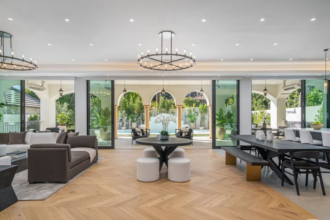 Silverreach Pavilion, N Hillcrest Rd, 90210