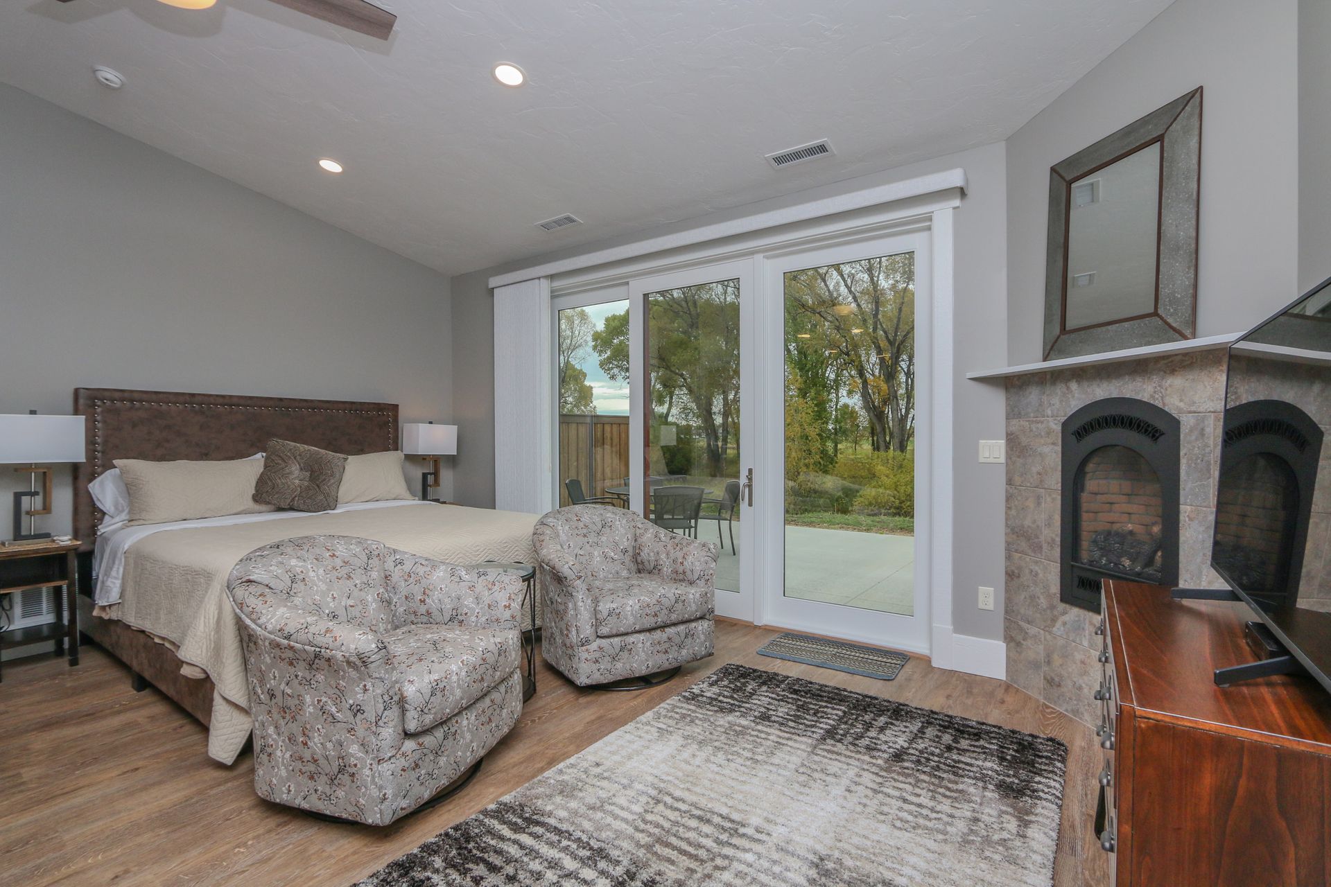 15 Creekside Ln