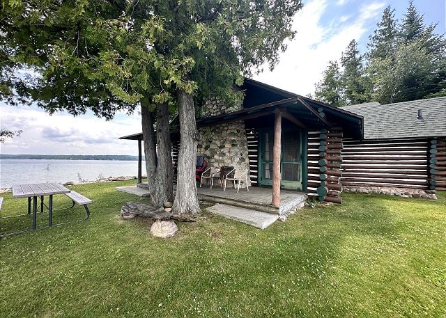 Randall's Point End Cabin 