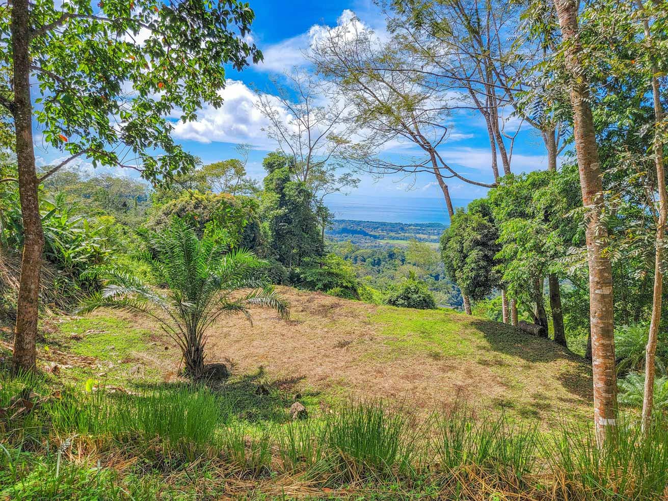 Large Uvita Lot With Whale’s Tail Ocean Views, Sunsets & Legal Water – Ready to Build!