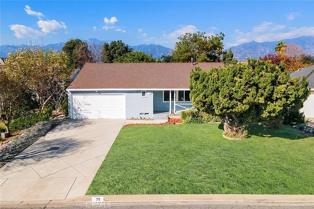 75 W Le Roy Ave