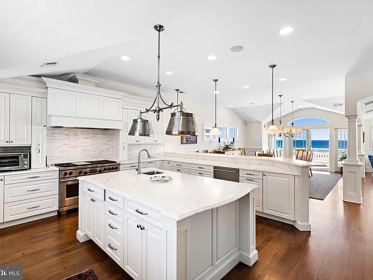 1095 Long Beach Blvd #B