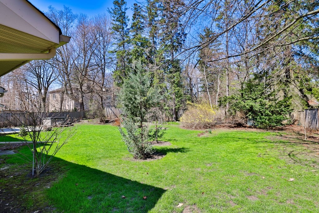 35 Hollyrood Heights Dr