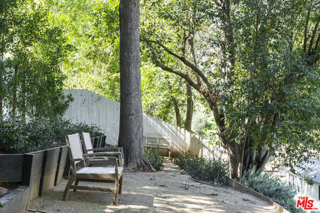 4047 Alta Mesa Dr