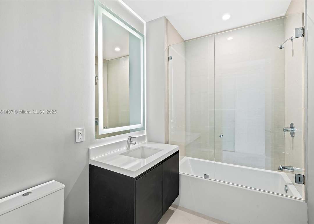 851 NE 1st Ave Ph 5401