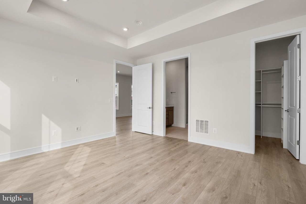43252 Greeley Sq