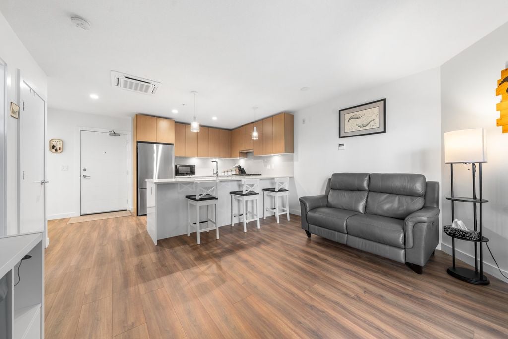 108 E 8th St, #214
