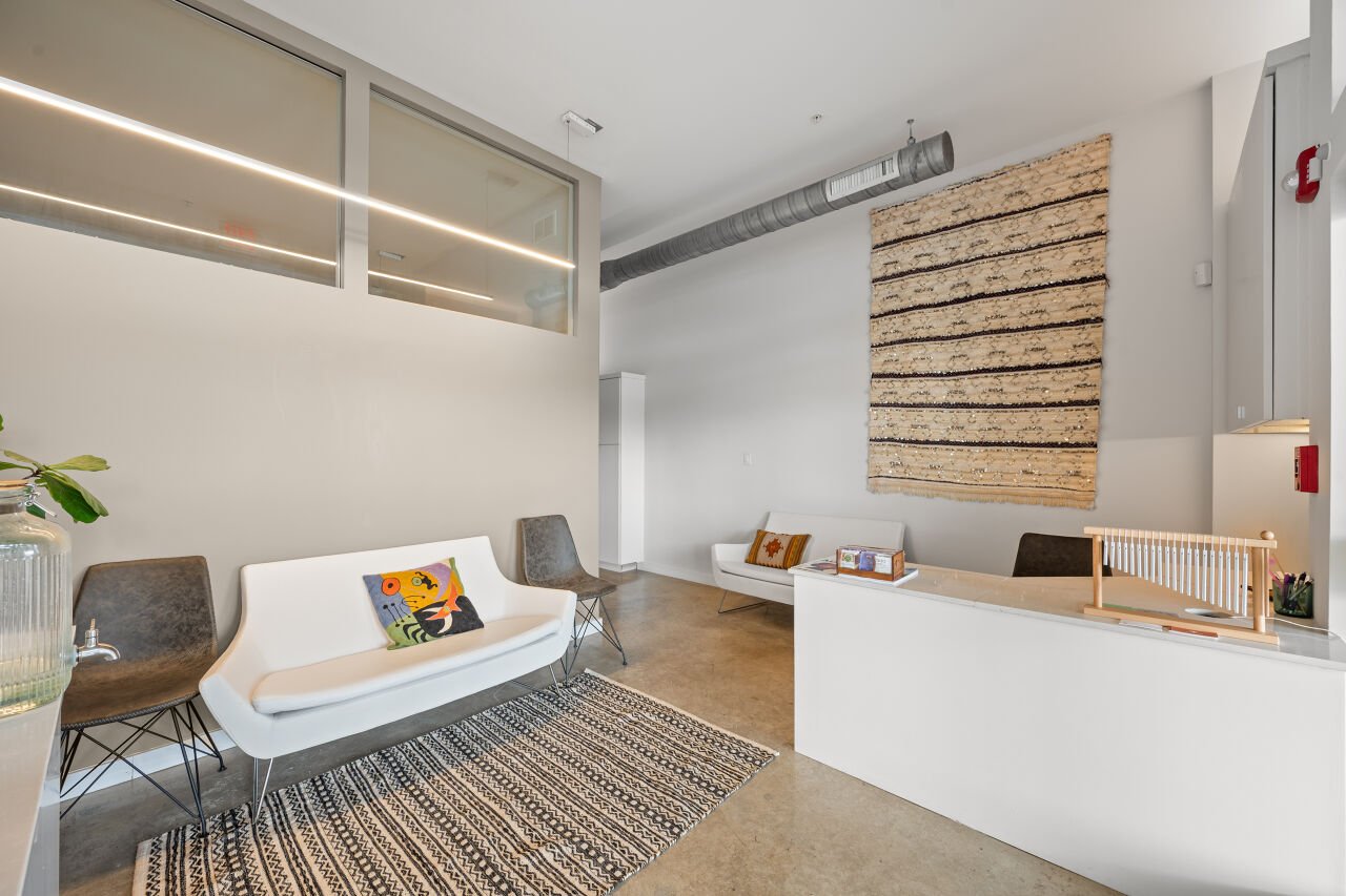 Este Condominium