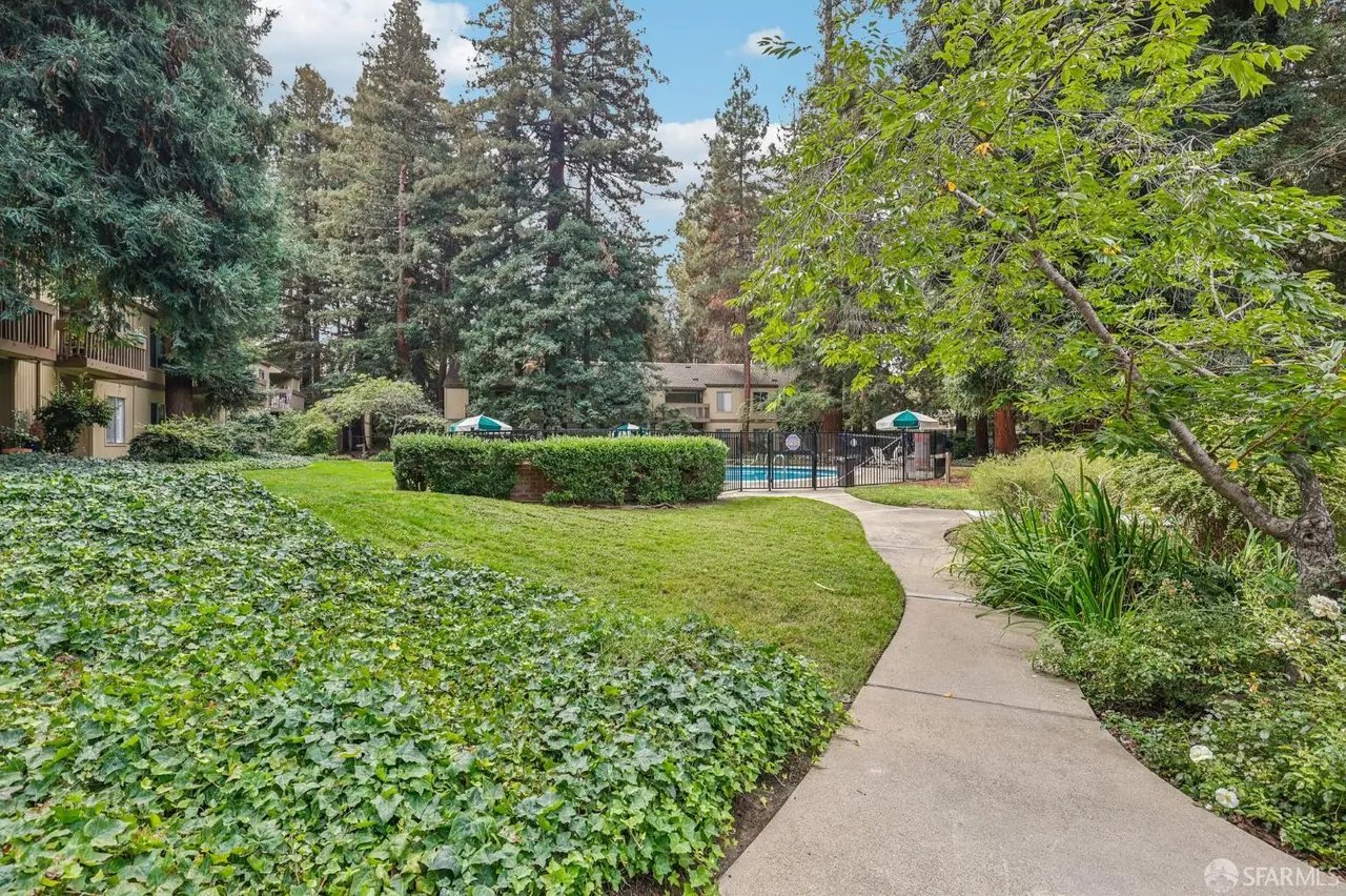 505 Cypress Point Dr, #40