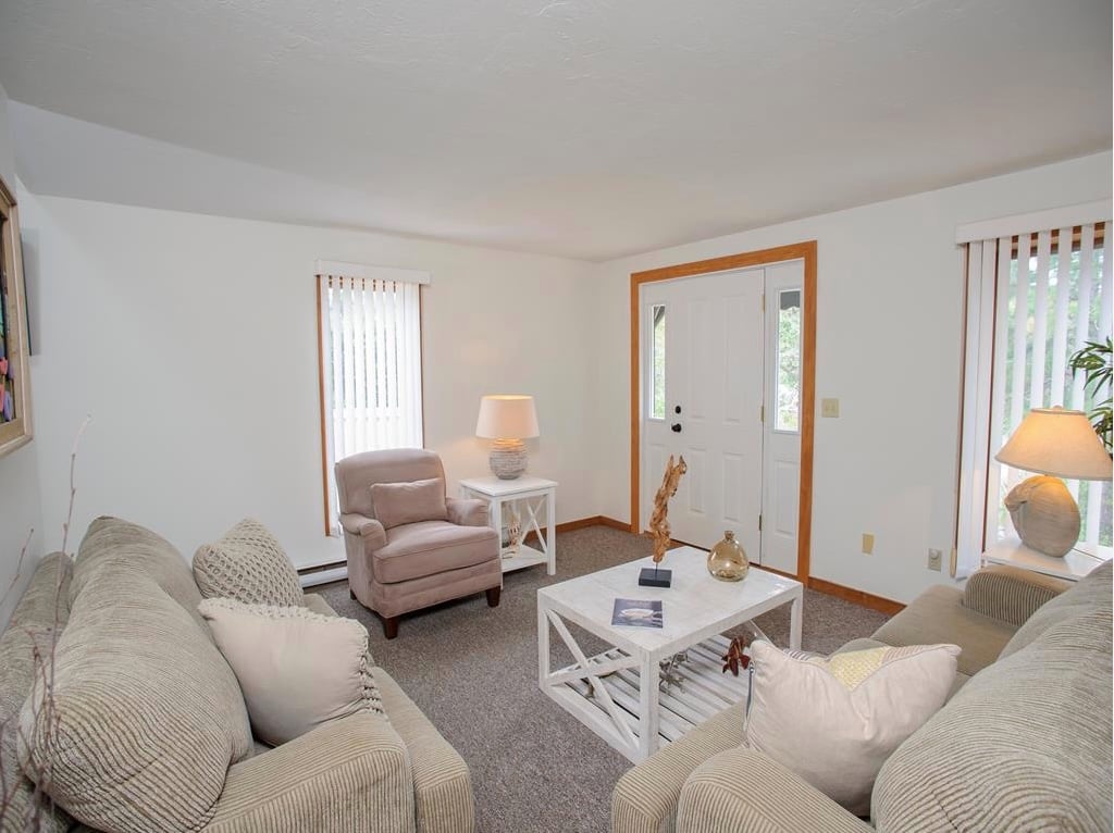 27 Schoolhouse Rd