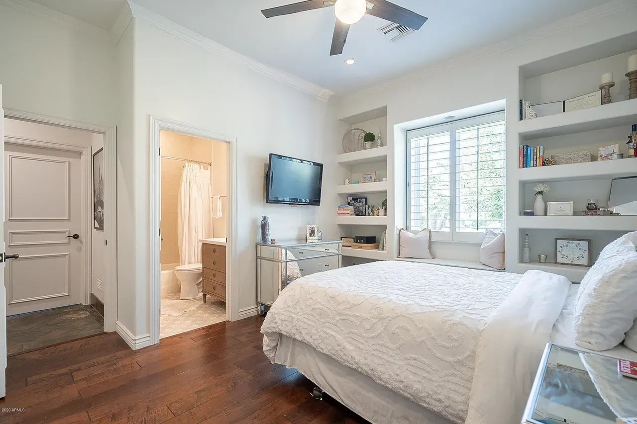 6115 E SHANGRI LA Rd