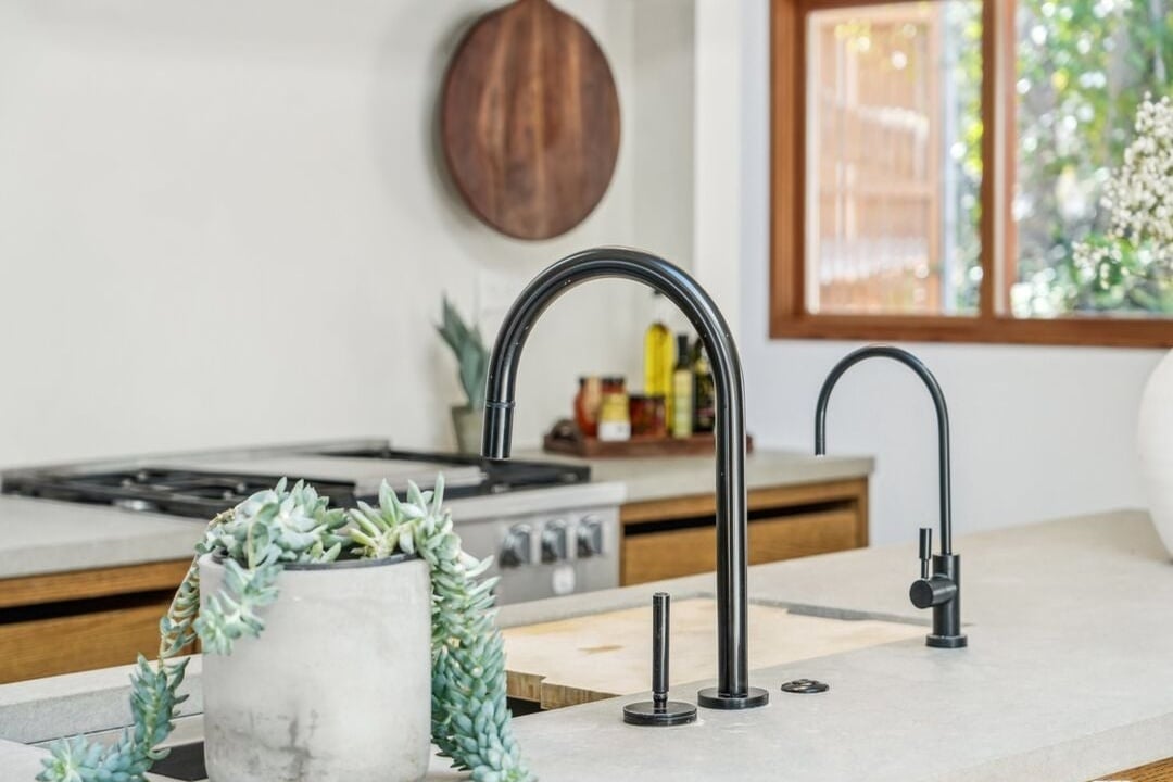 Sunset Crest Dr, 90046