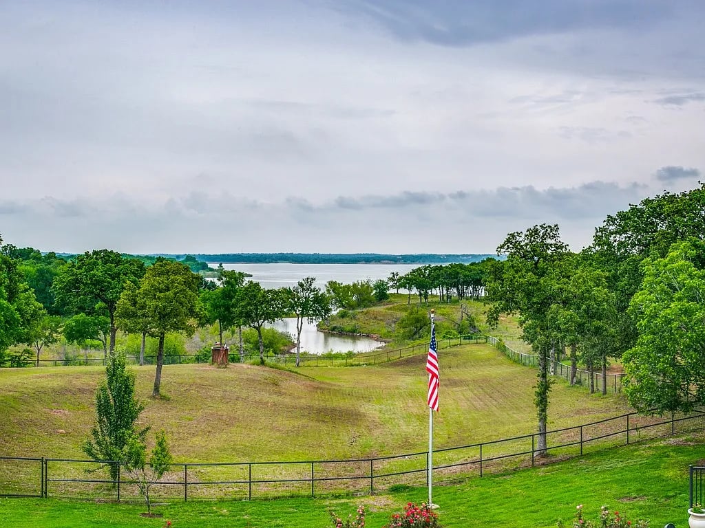 1110 Harbor Haven St