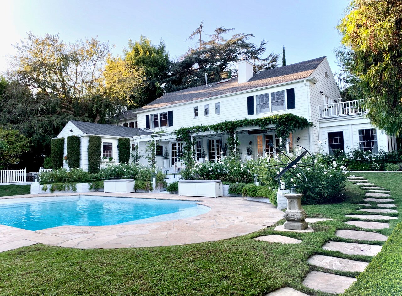 One of the largest lots in Little Holmby