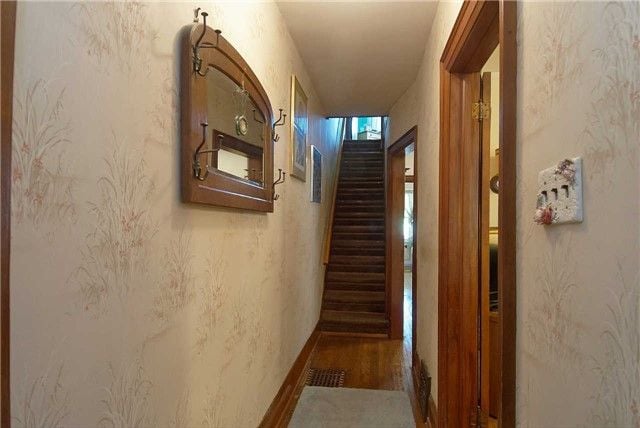 186 Queensdale Ave