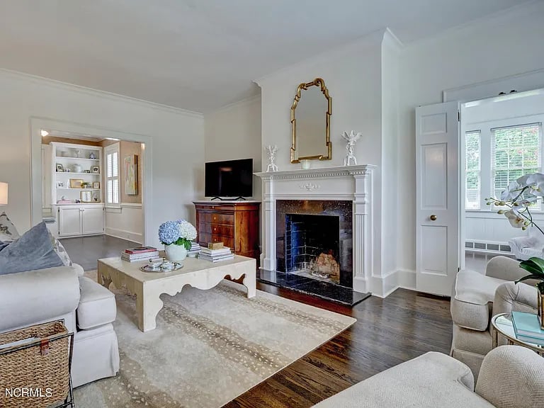 803 Colonial Dr