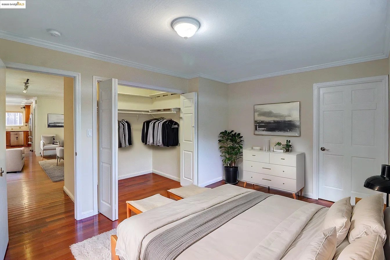 8153 Surrey Ln