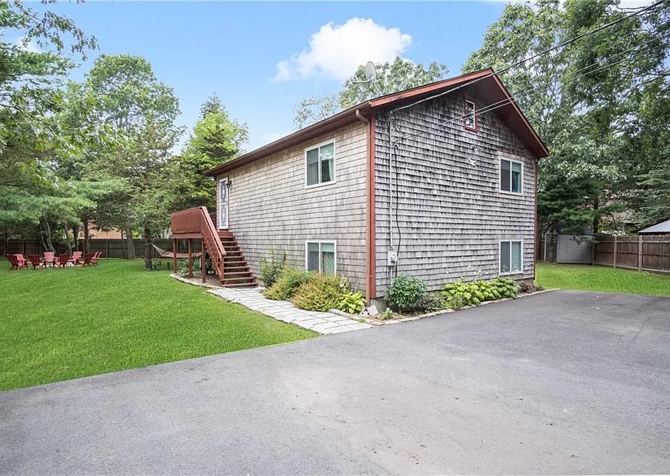 65 Lakeside Dr
