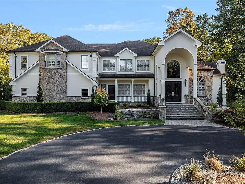 18 Lebaron Ct