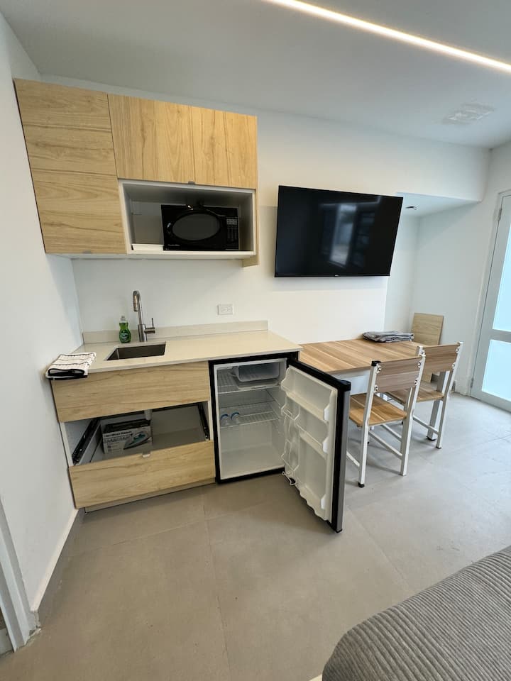 Beach House Apt 8 • King Studio w/ Kitchenette - Airbnb