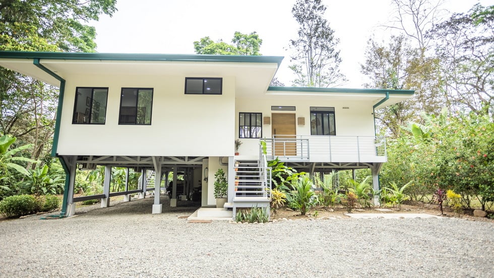 Luxury Riverfront Residence in Playa Dominical Walk to the Beach