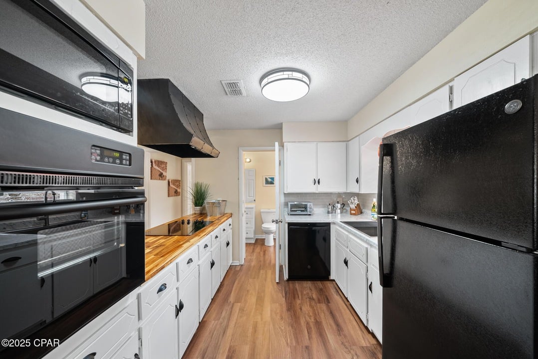 180 Belaire Dr